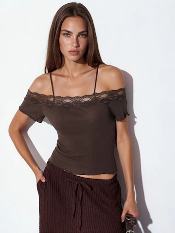 T-shirt 'Camis' Busem en noir : devant