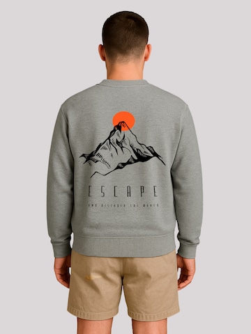 Sweat-shirt 'Escape Discover the World Mountain' F4NT4STIC en gris
