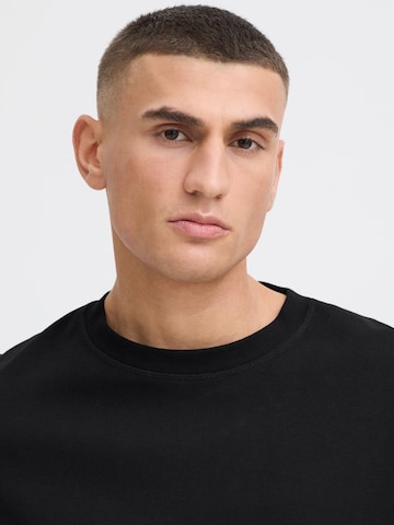 Tricou 'Danton' de la !Solid pe negru