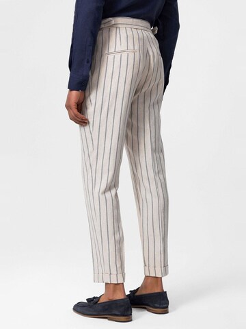 Regular Pantalon à pince Antioch en blanc