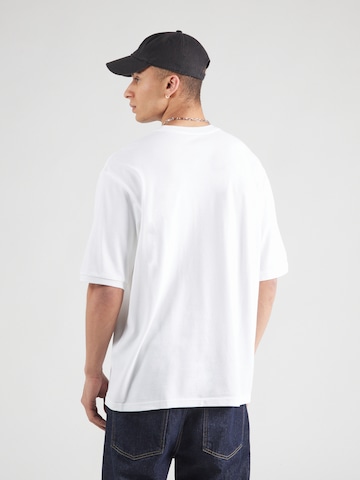 balts LEVI'S ® T-Krekls: no aizmugures