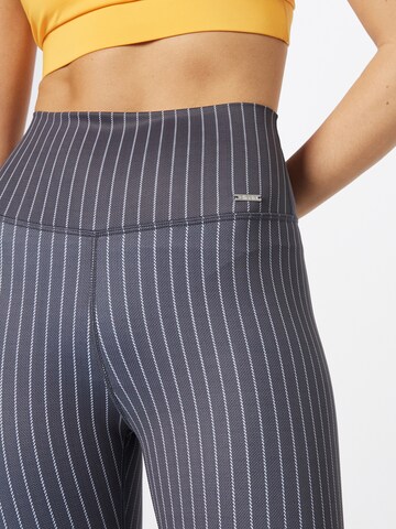 Skinny Pantaloni sport de la Aim'n pe gri