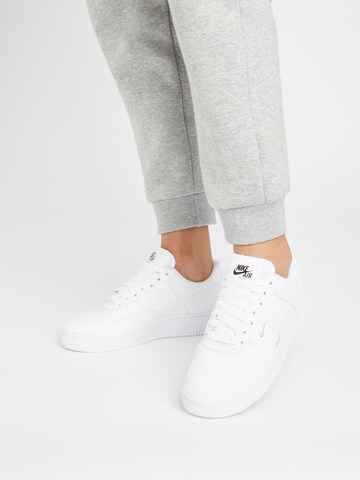 Nike Sportswear Låg sneaker 'Air Force' i vit: framsida