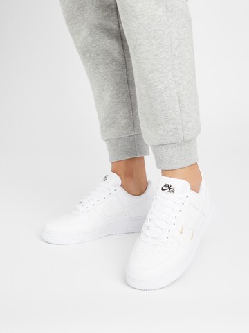 Baskets basses 'Air Force' Nike Sportswear en blanc : devant