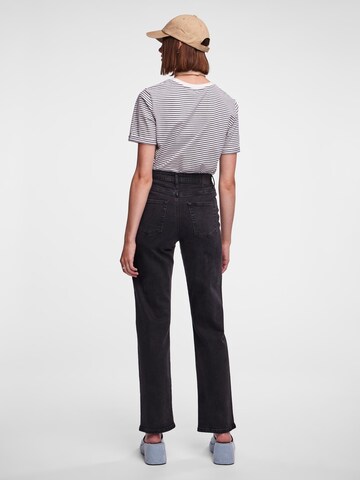 Regular Jeans 'Kelly' de la PIECES pe negru