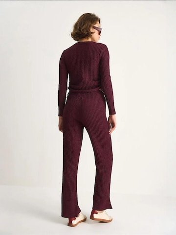 Pantalons de tailleur Bianco Lucci en violet