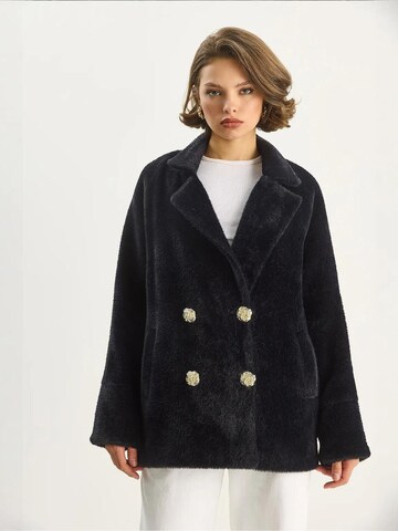 Bianco Lucci Between-Seasons Coat in Black