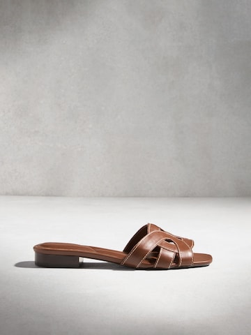 Next Μιούλ 'Forever Comfort' σε καφέ