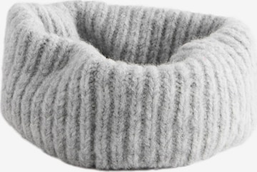 pilka Next Šalikas: priekis