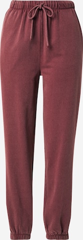 PIECES Дънки Tapered Leg Панталон 'PCCHILLI' в червено: отпред