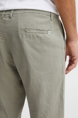 !Solid Regular Chino Pants in Green