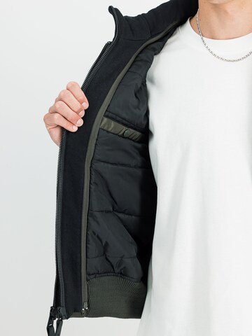 ALPHA INDUSTRIES Between-Season Jacket 'MA-1 D-Tec' in Green