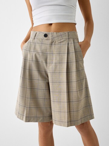 Bershka Regular Pleat-front trousers in Beige