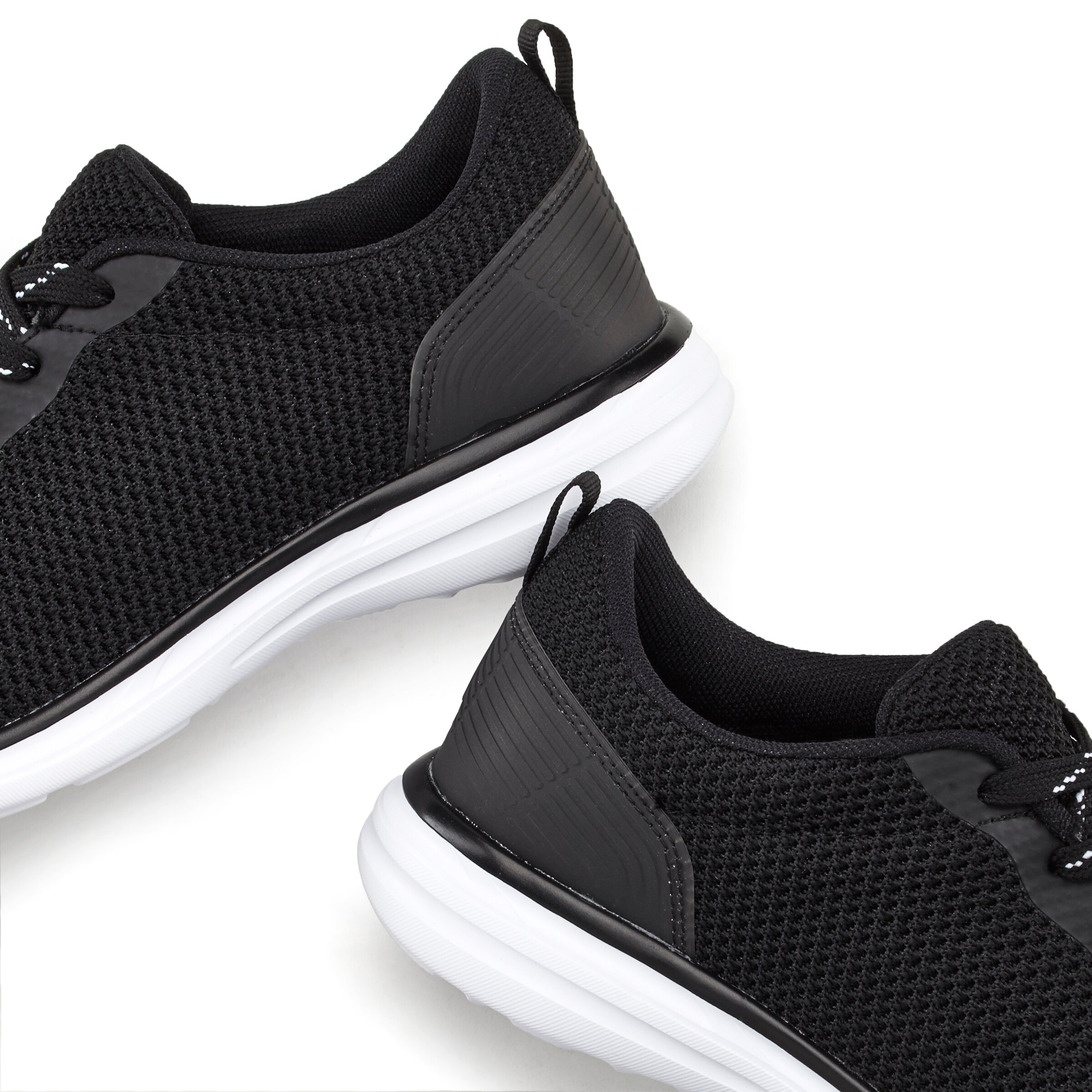 Baskets basses LASCANA en noir