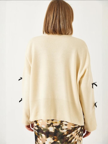 Pullover extra large di Bianco Lucci in beige