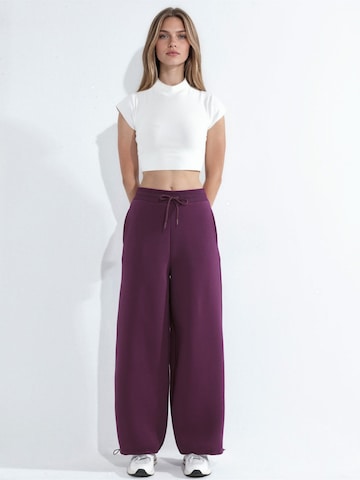 Skinny Pantalon de sport 'Jogginghose' Hiccup en rouge