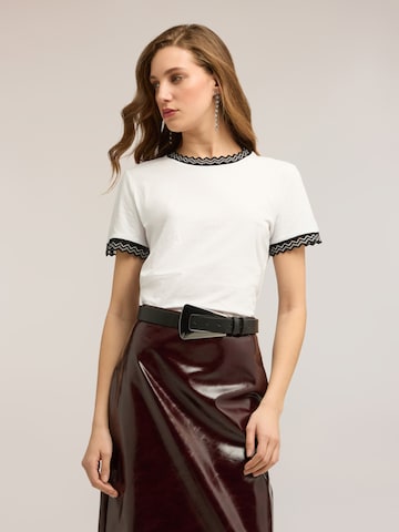 MOTIVI Shirt in Wit: voorkant