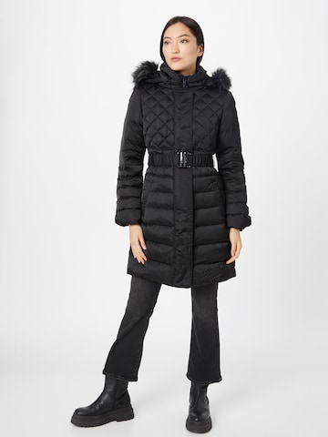 GUESS Χειμερινό παλτό σε μαύρο: μπροστά