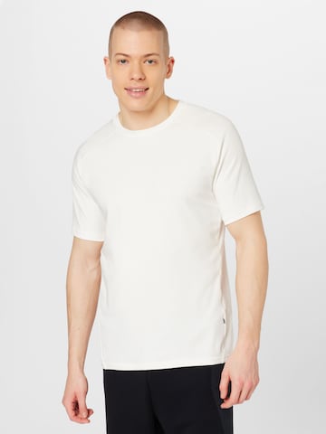 On Μπλουζάκι 'Focus' σε λευκό: μπροστά