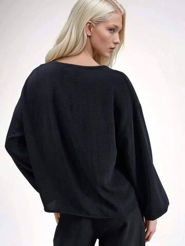 Hiccup Blouse in Black
