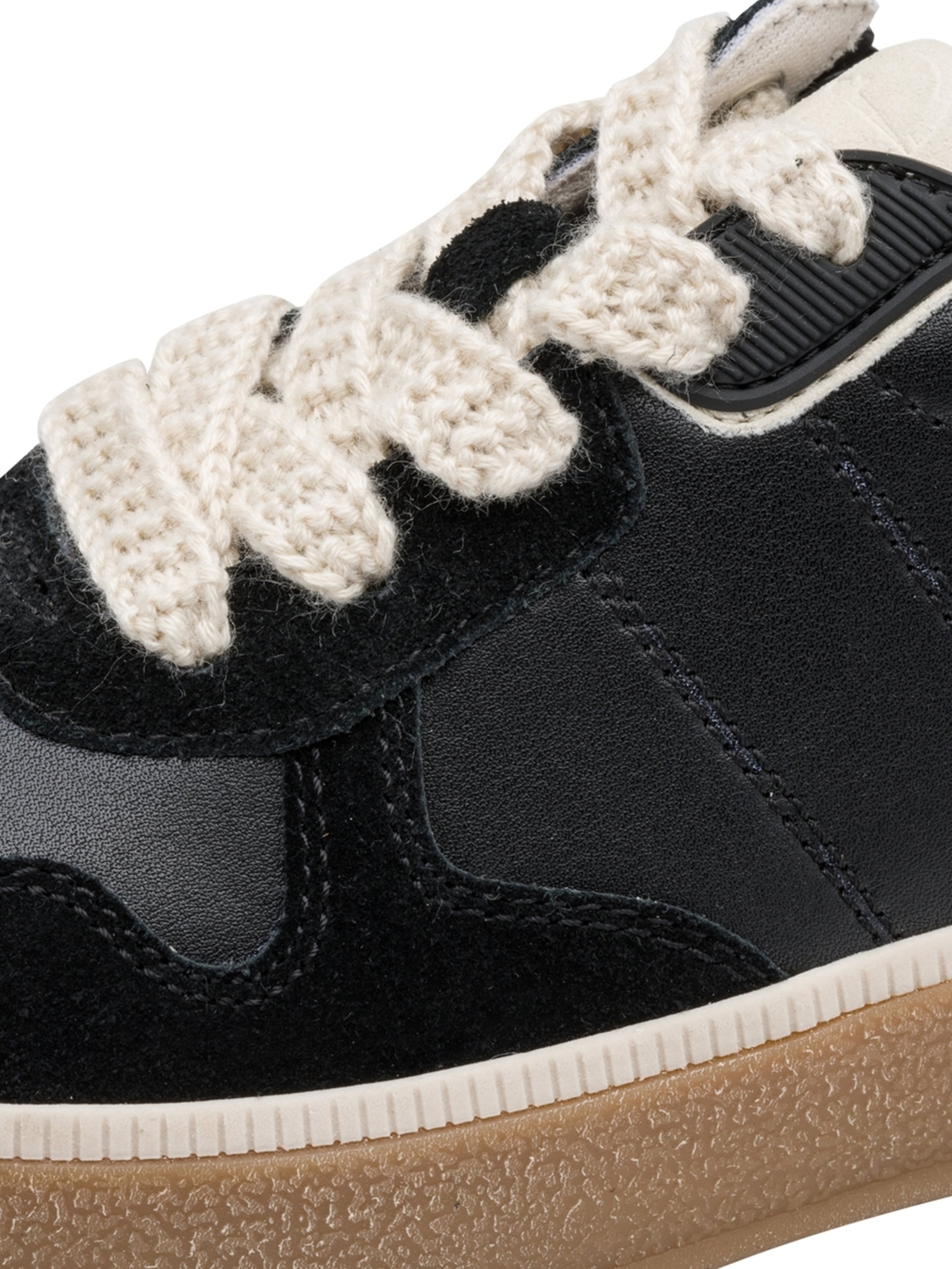 Baskets basses Tamaris en noir