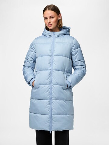 Manteau d’hiver 'PCBee' PIECES en bleu : devant