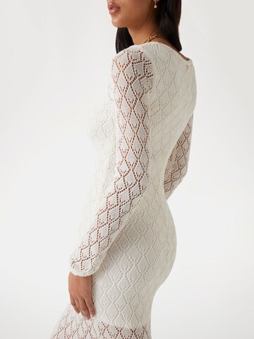 GUESS Strickkleid in Weiß