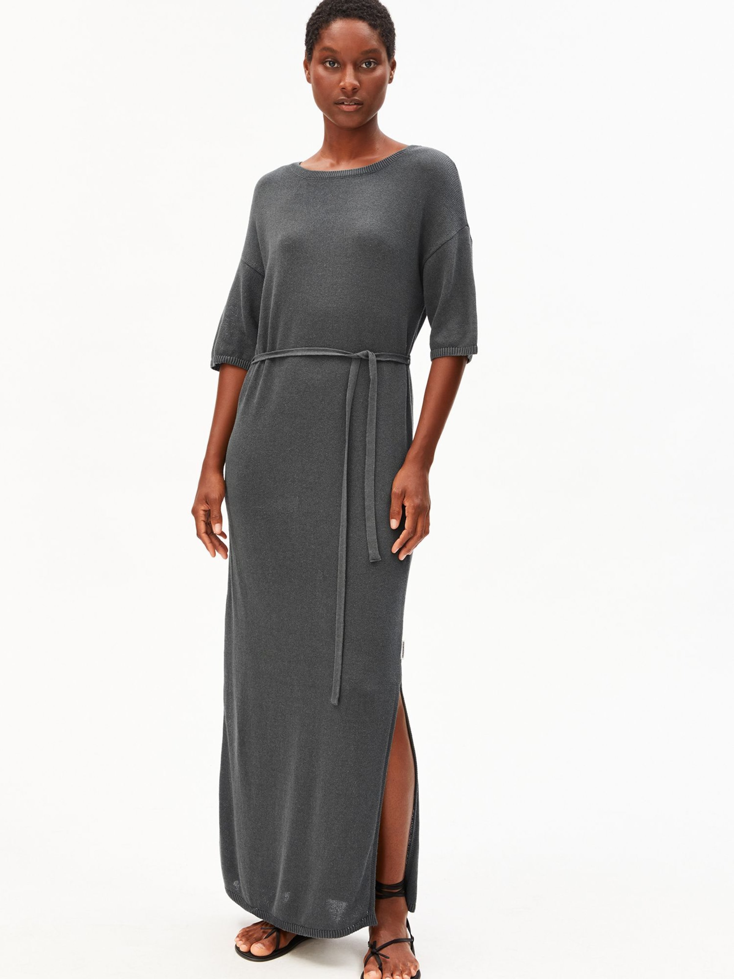 ARMEDANGELS Gebreide jurk in Grijs: voorkant