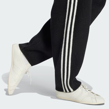 Largi Pantaloni 'Adidas Originals By Jennie' de la ADIDAS ORIGINALS pe negru