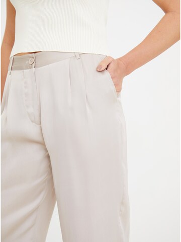 ABOUT YOU x Iconic by Tatiana Kucharova Loose fit Trousers 'Ashley' in Beige