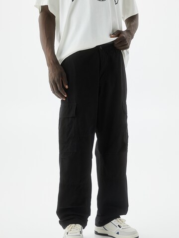 Pull&Bear Regular Chino Pants in Black: front
