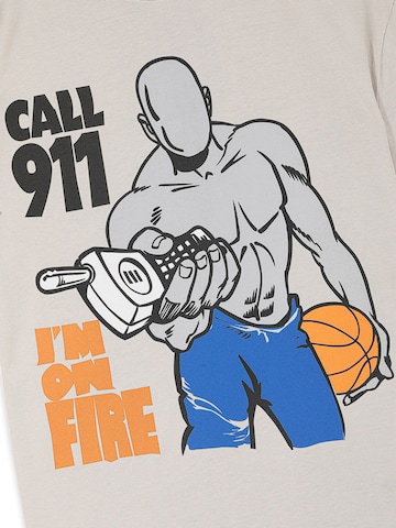 AND1 T-shirt 'On Fire' i grå
