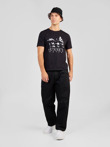 BURTON MENSWEAR LONDON T-Shirt 'Sunset Oasis' in Schwarz