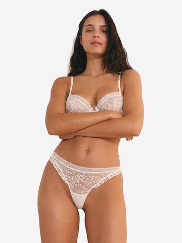 ETAM Thong 'Malice' in Beige