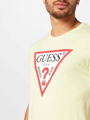 GUESS T-Shirt in Gelb