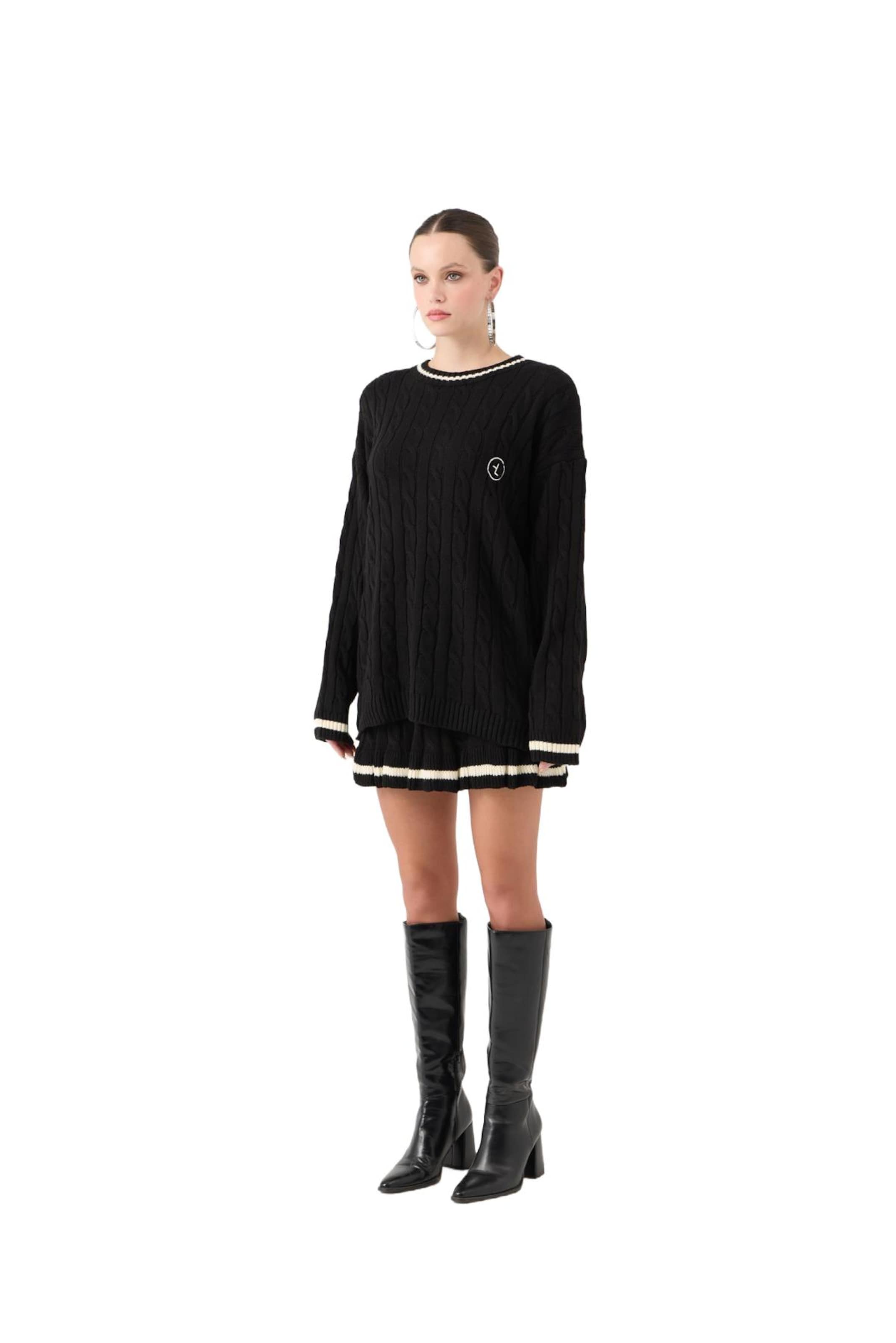 HOLLY LOLLY Sweater in Black