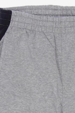UMBRO Shorts 33 in Grau