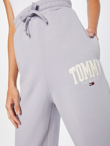 Tommy Jeans Tapered Housut 'Abo' värissä lila