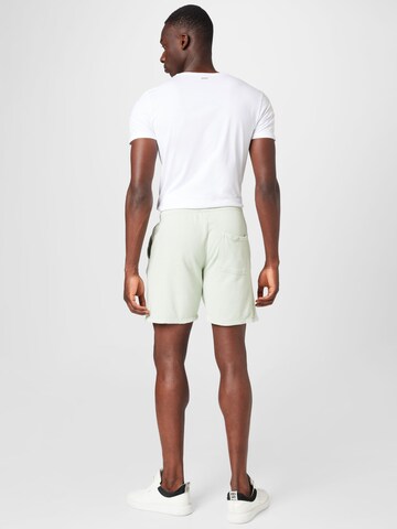 Cotton On Regular Shorts in Grün