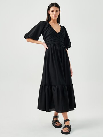 St MRLO Kleid in Schwarz