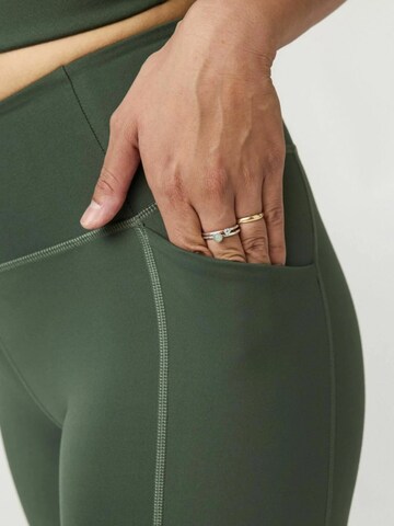 Girlfriend Collective Regular Housut ' Pocket ' värissä vihreä