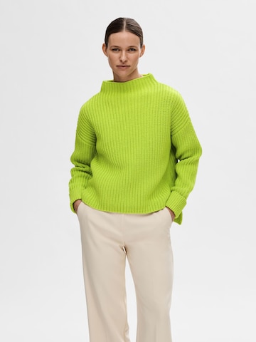 SELECTED FEMME Sweater in Green: front