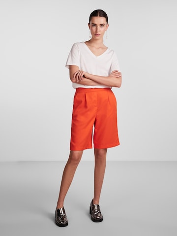 PIECES Loose fit Pleat-Front Pants 'Tally' in Orange
