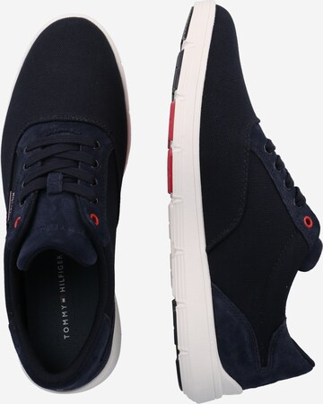 TOMMY HILFIGER Sneaker in Blau