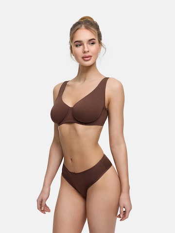 cfab by creamy fabrics Minimiser Bra in Brown: front