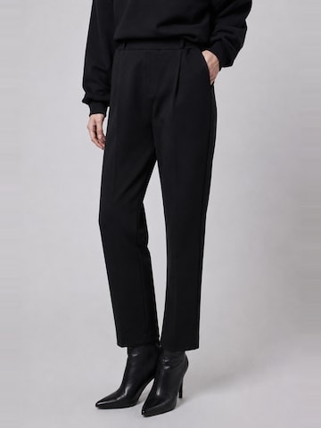 OWN Off With Natureregular Hlače 'Pantalone Gamba Dritta alla Caviglia in Interlock Black' - crna boja: prednji dio