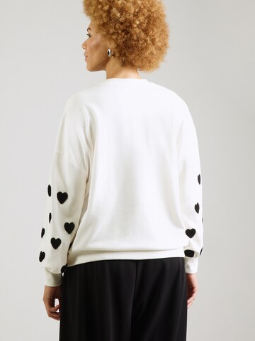 ONLY Carmakoma - Sweatshirt 'CARMACY' em branco