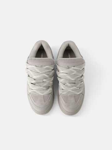 Bershka Sneakers laag in Grijs