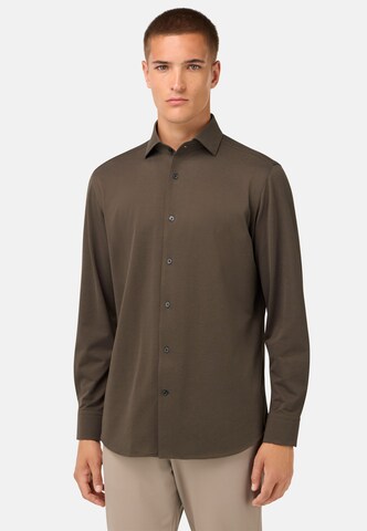 Coupe regular Chemise Boggi Milano en marron : devant