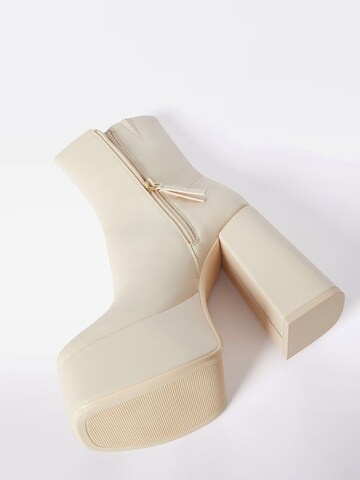 Bottines Bershka en blanc